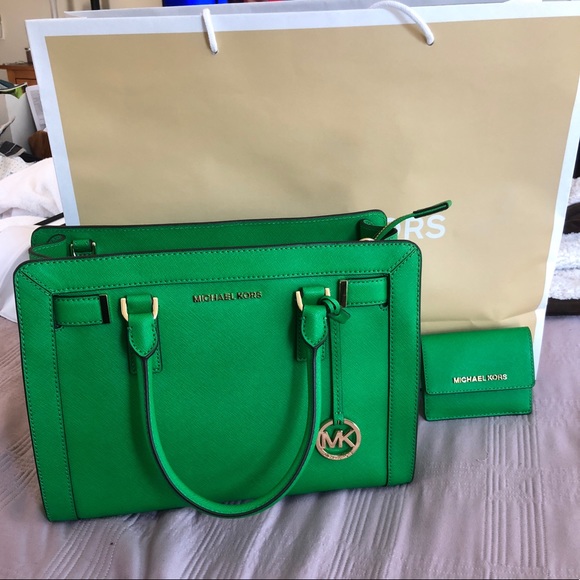 Michael Kors Handbags - Michael Kors - perfect spring/summer set!